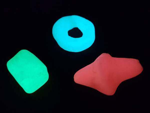 Due to its low melting point and poor thermal conductivity, PCL (poly-oxepanone) is a good material for manual "arts & crafts" model making. It is also easy to incorporate various colourants into the molten polymer. Glow in the dark PCL